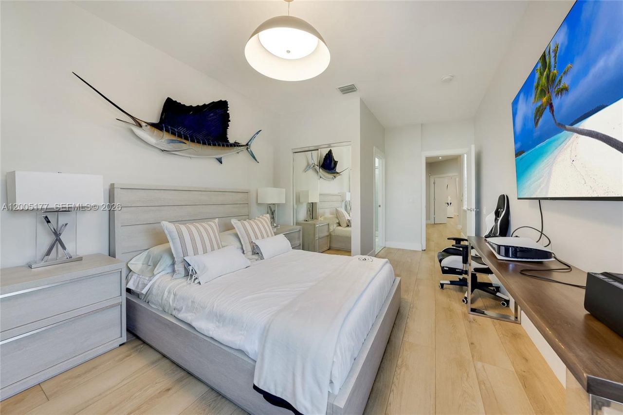 1366 W Harbor Vw W, Hollywood, FL 33019 Photo