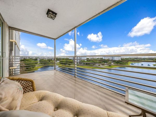 3095 N Course Dr , Unit 811, Pompano Beach, FL 33069