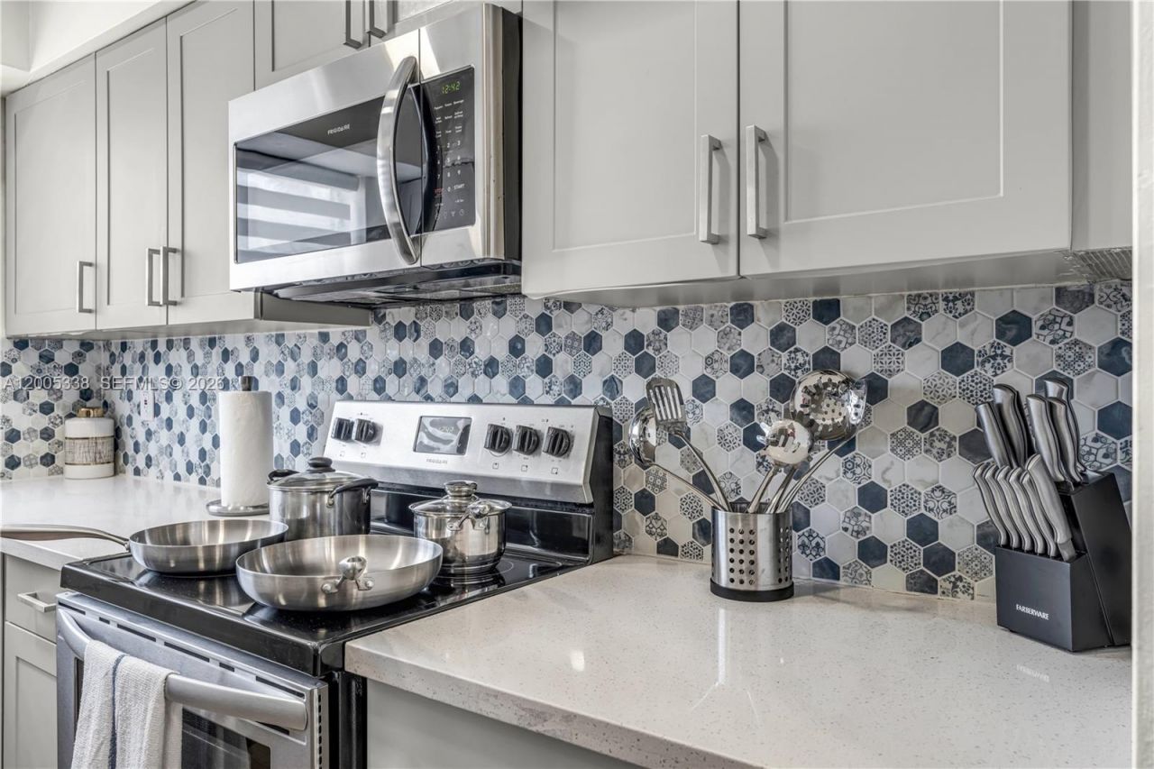 10006 E Bay Harbor Dr, Unit 16, Bay Harbor Islands, FL 33154 Photo
