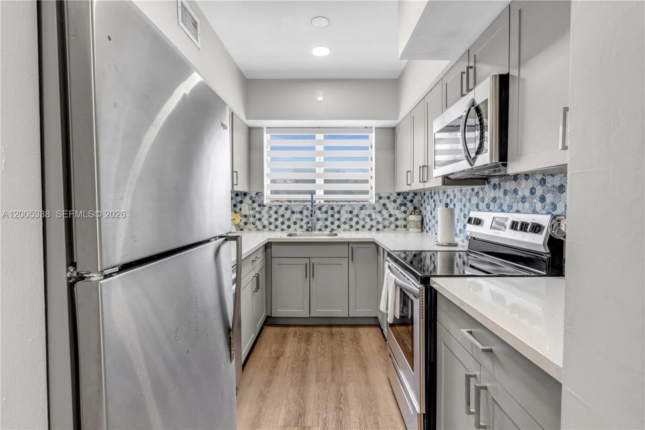 10006 E Bay Harbor Dr, Unit 16, Bay Harbor Islands, FL 33154 Photo