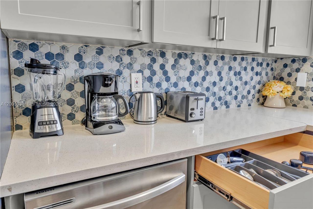 10006 E Bay Harbor Dr, Unit 16, Bay Harbor Islands, FL 33154 Photo