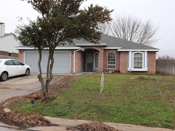 1101 Valley Branch Drive, Arlington, TX 76001