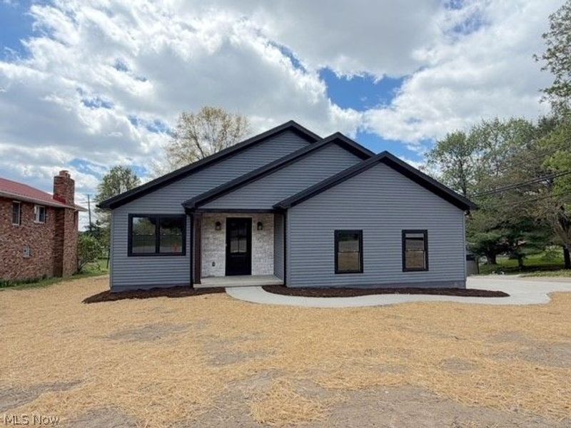 910 W Main Street, Sugarcreek, OH 44681 Photo 1