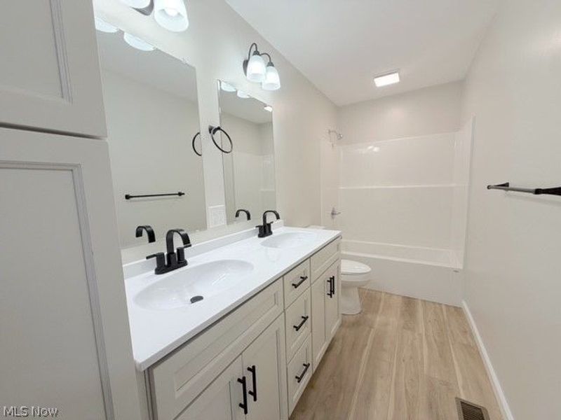 910 W Main Street, Sugarcreek, OH 44681 Photo 19