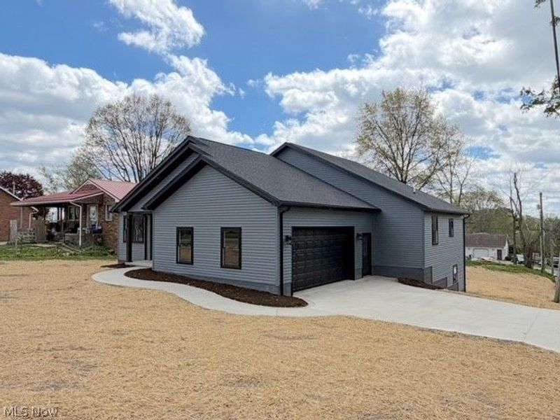 910 W Main Street, Sugarcreek, OH 44681 Photo 2