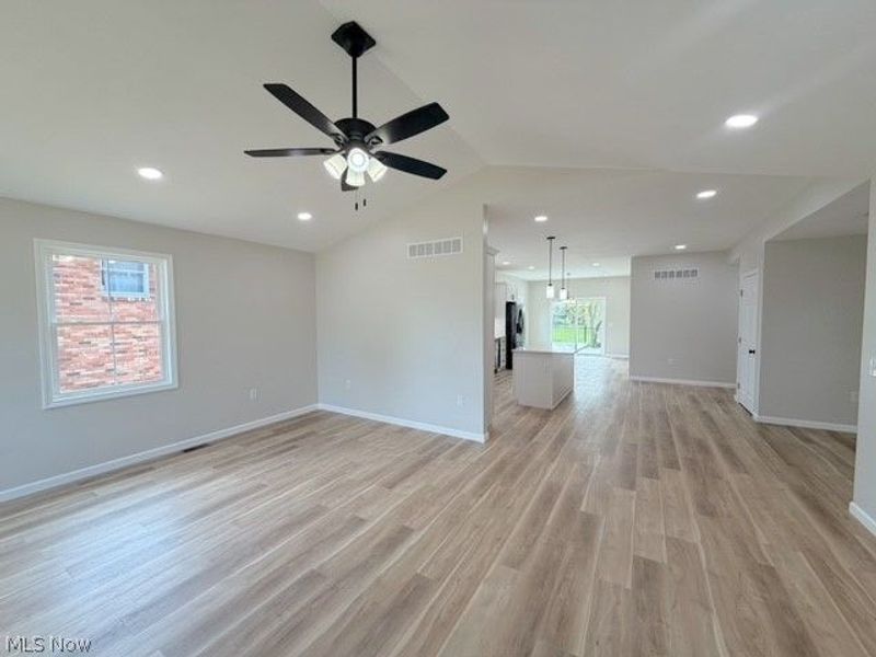 910 W Main Street, Sugarcreek, OH 44681 Photo 4