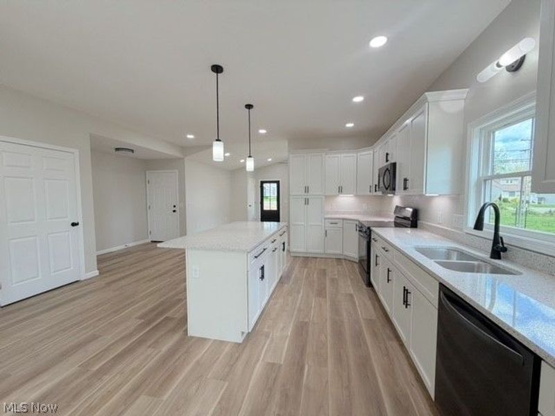 910 W Main Street, Sugarcreek, OH 44681 Photo 8