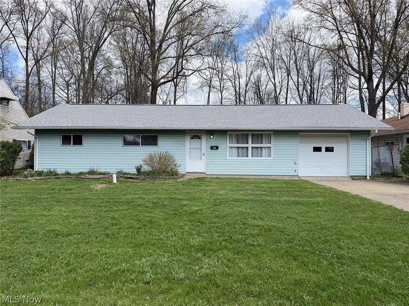 421 Linwood Drive, Alliance, OH 44601 Photo 1
