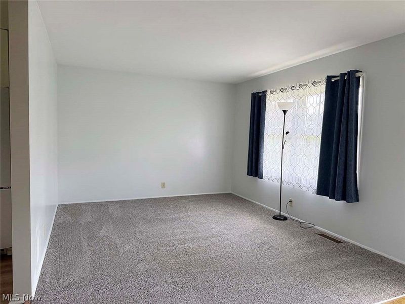 421 Linwood Drive, Alliance, OH 44601 Photo 2