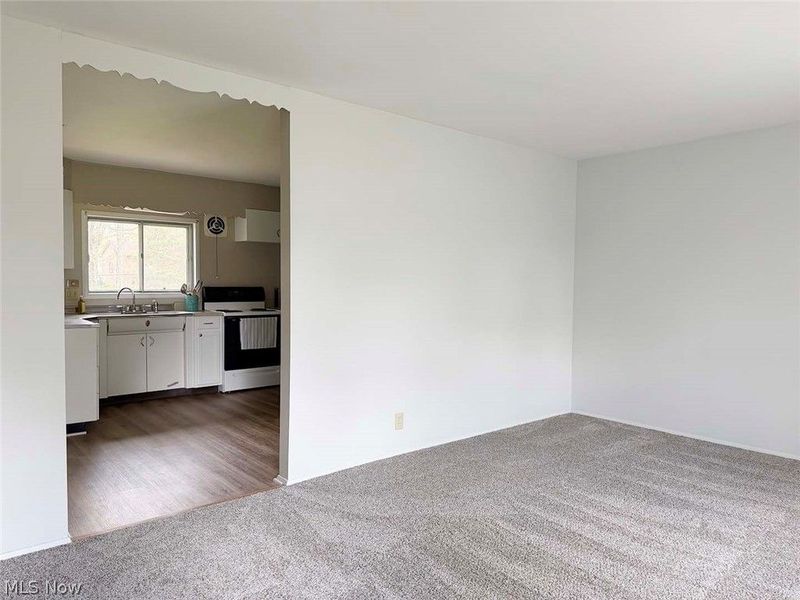 421 Linwood Drive, Alliance, OH 44601 Photo 4