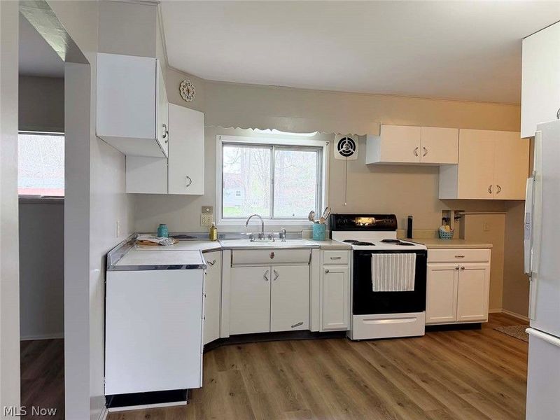 421 Linwood Drive, Alliance, OH 44601 Photo 5