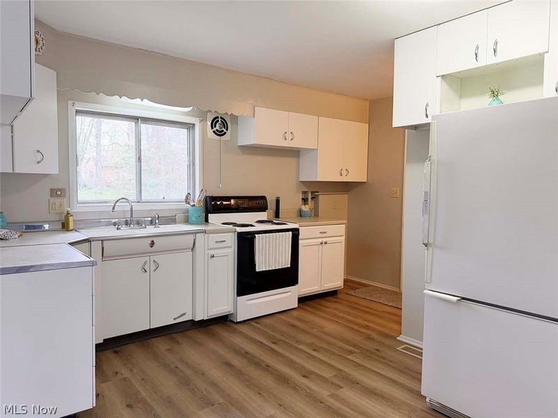 421 Linwood Drive, Alliance, OH 44601 Photo 6