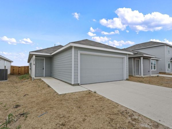 12719 KATHLEEN ST, St Hedwig, TX 78152