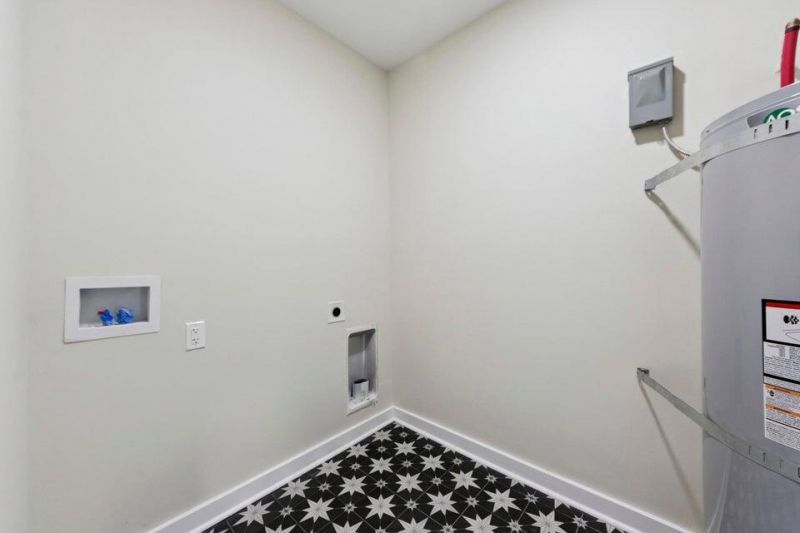 2136 Commander Road Photo 11