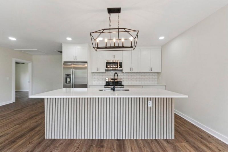 2136 Commander Road Photo 6