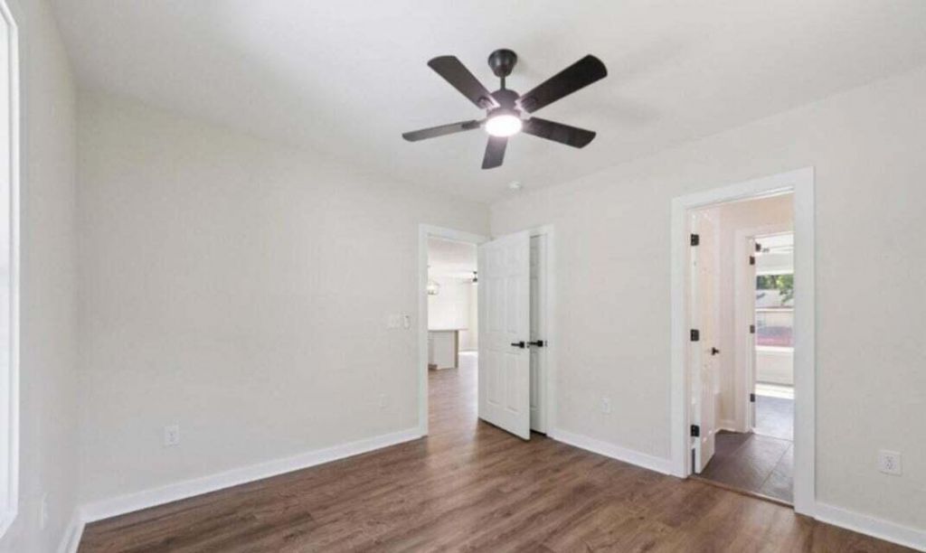 2136 Commander Road Photo 8