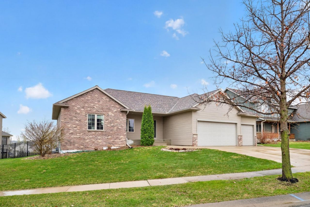 6389 Summit Pointe Road NW, Rochester, MN 55901