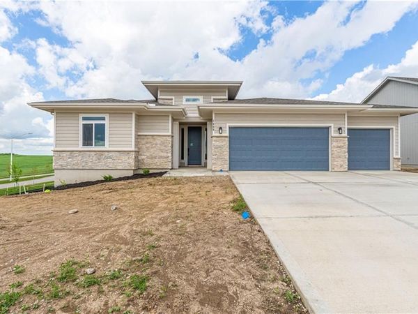 16396 Craig Street, Basehor, KS 66007