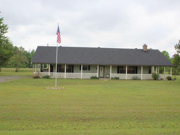 442 Blue Bayou Road, Nashville, AR 71852