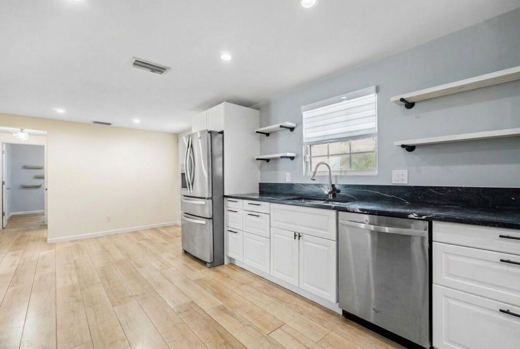 353 E Lakewood Road, West Palm Beach, FL 33405 Photo
