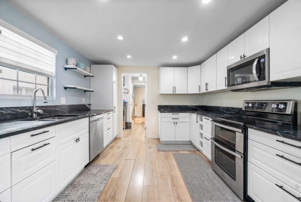 353 E Lakewood Road, West Palm Beach, FL 33405 Photo