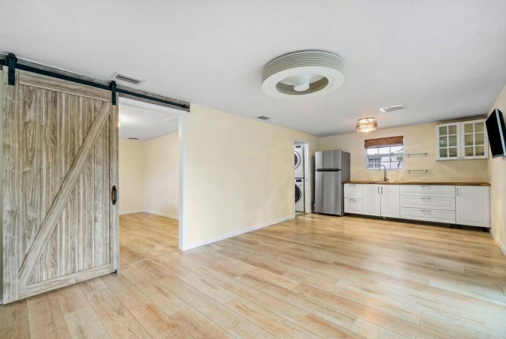 353 E Lakewood Road, West Palm Beach, FL 33405 Photo