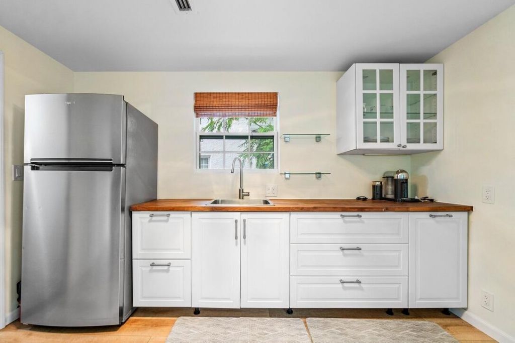 353 E Lakewood Road, West Palm Beach, FL 33405 Photo