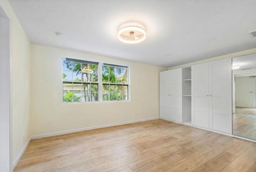 353 E Lakewood Road, West Palm Beach, FL 33405 Photo