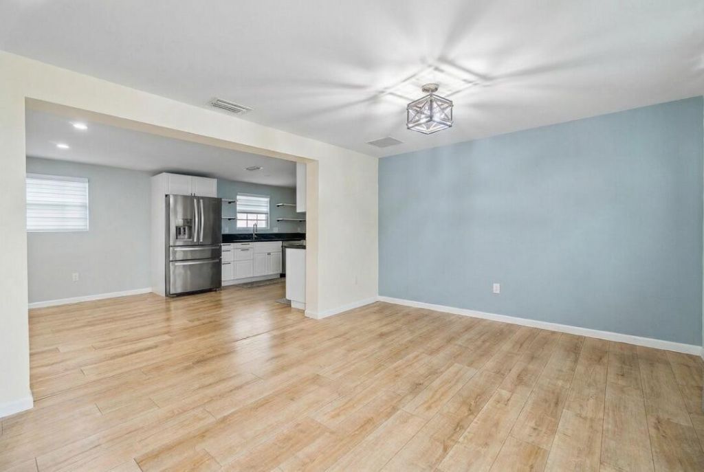 353 E Lakewood Road, West Palm Beach, FL 33405 Photo