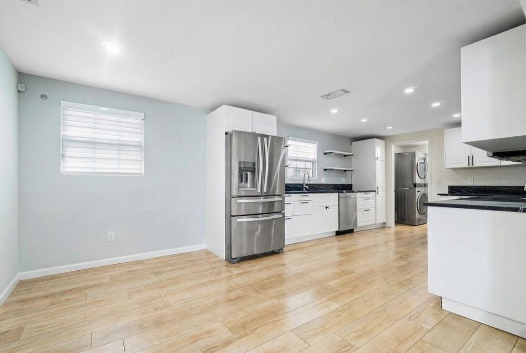 353 E Lakewood Road, West Palm Beach, FL 33405 Photo
