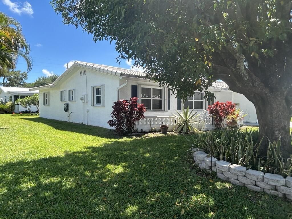 1902 SW 22nd Avenue, Boynton Beach, FL 33426 Photo