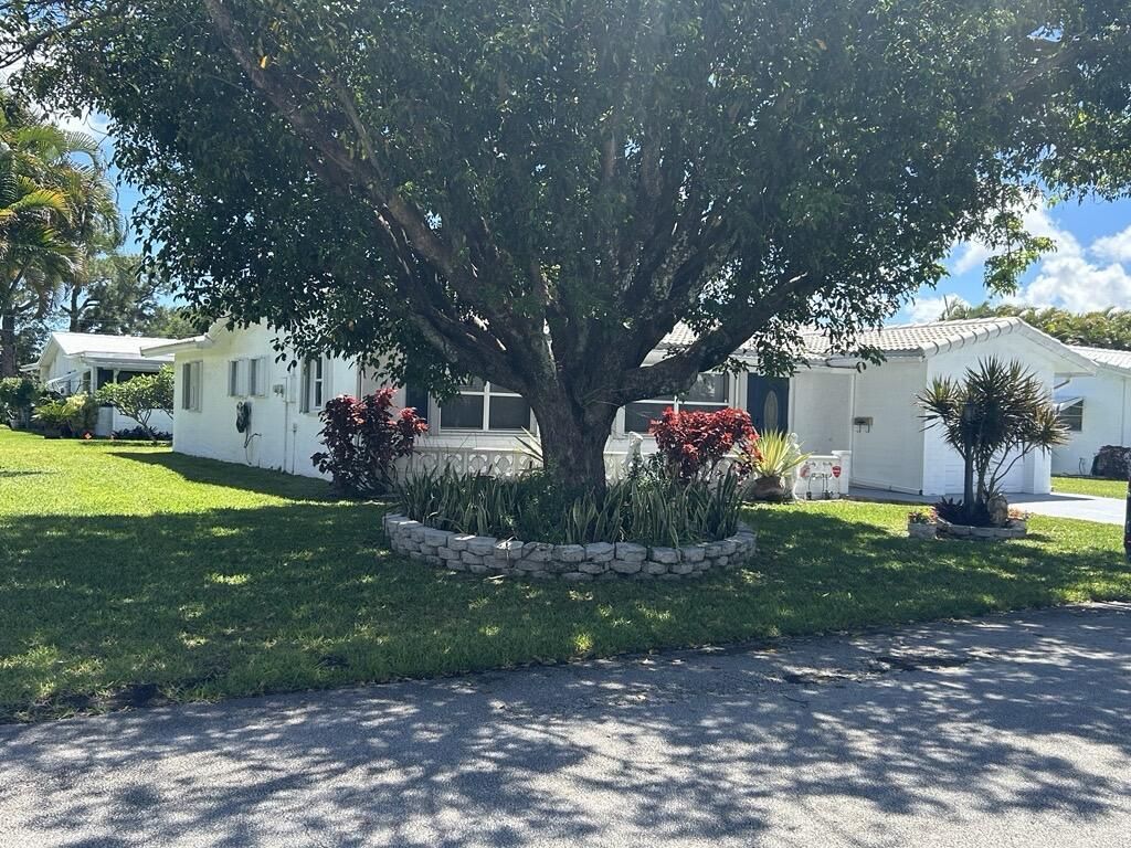 1902 SW 22nd Avenue, Boynton Beach, FL 33426 Photo