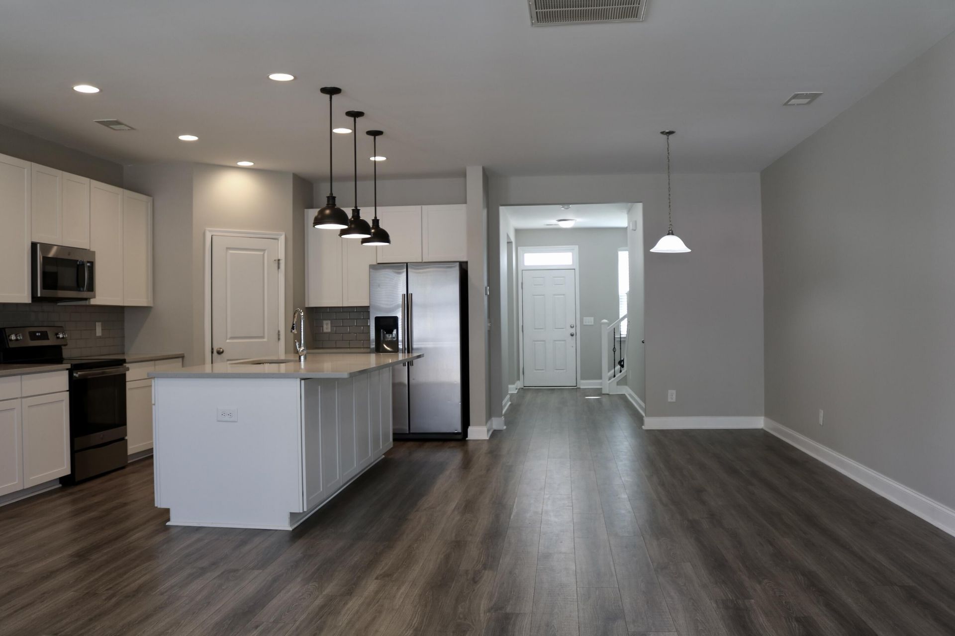 7869 Montview Road Photo 5