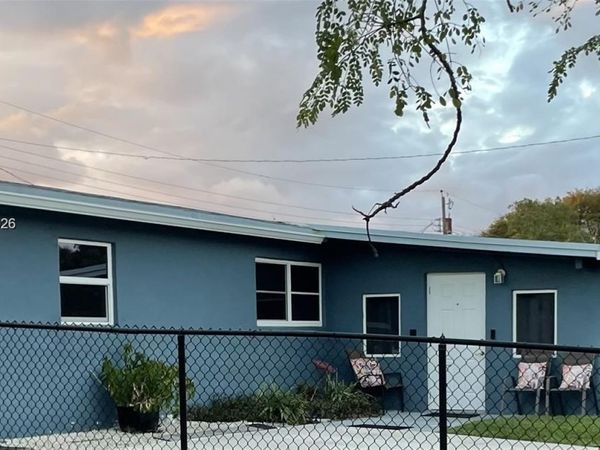 800 N 70th Ave , Hollywood, FL 33024