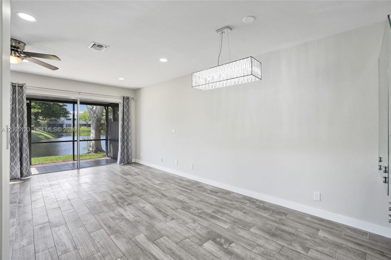 2062 E Discovery Cir E, Deerfield Beach, FL 33442 Photo