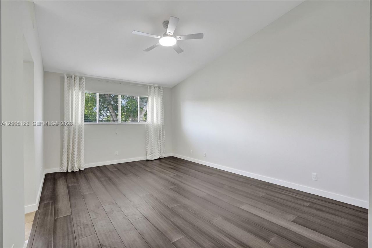 2062 E Discovery Cir E, Deerfield Beach, FL 33442 Photo