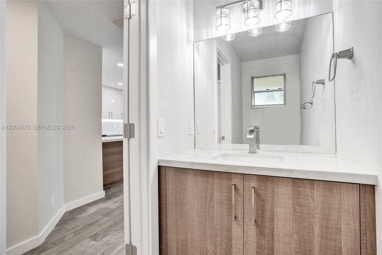 2062 E Discovery Cir E, Deerfield Beach, FL 33442 Photo