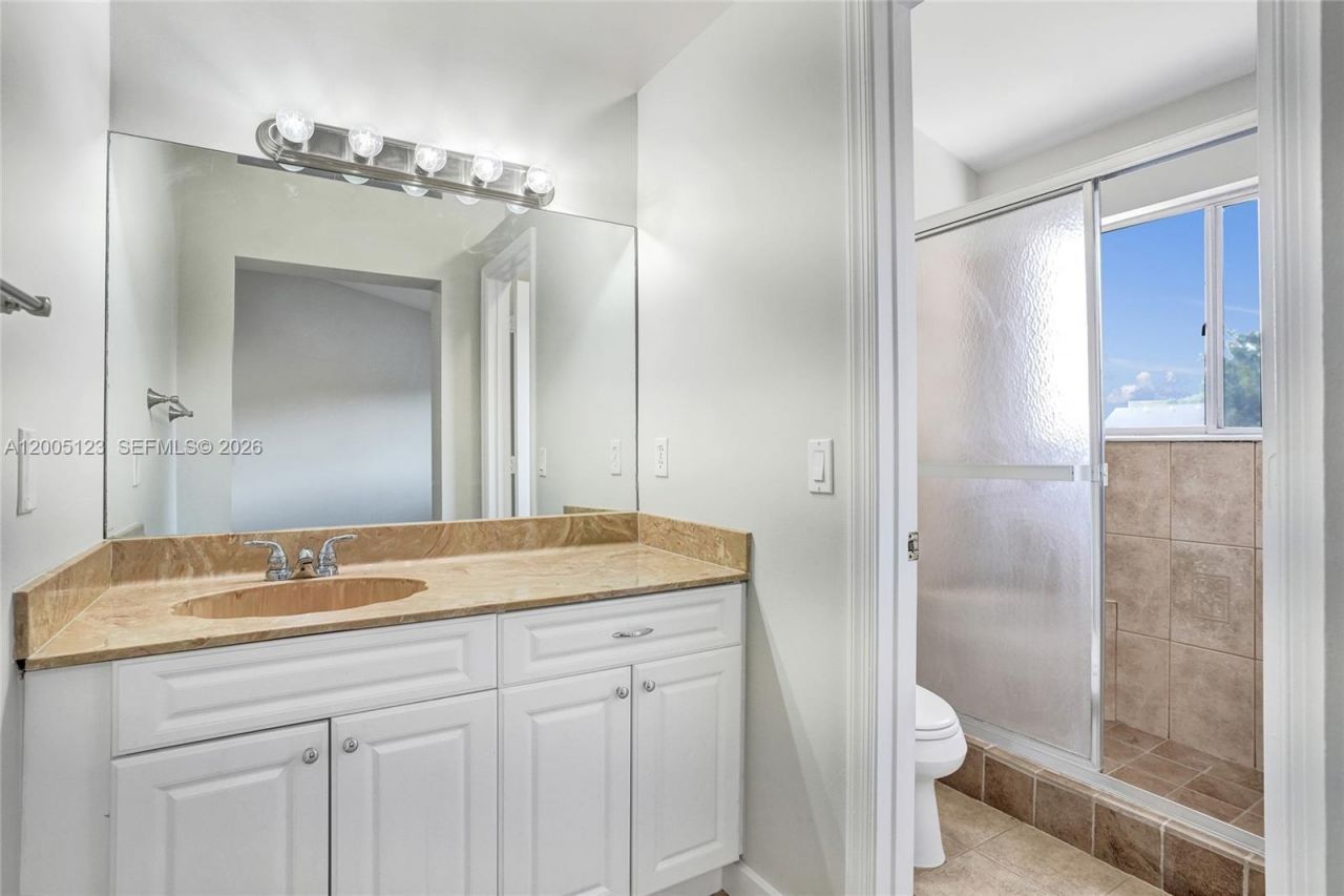 2062 E Discovery Cir E, Deerfield Beach, FL 33442 Photo