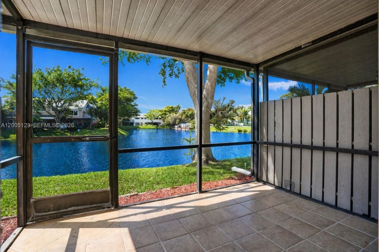 2062 E Discovery Cir E, Deerfield Beach, FL 33442 Photo