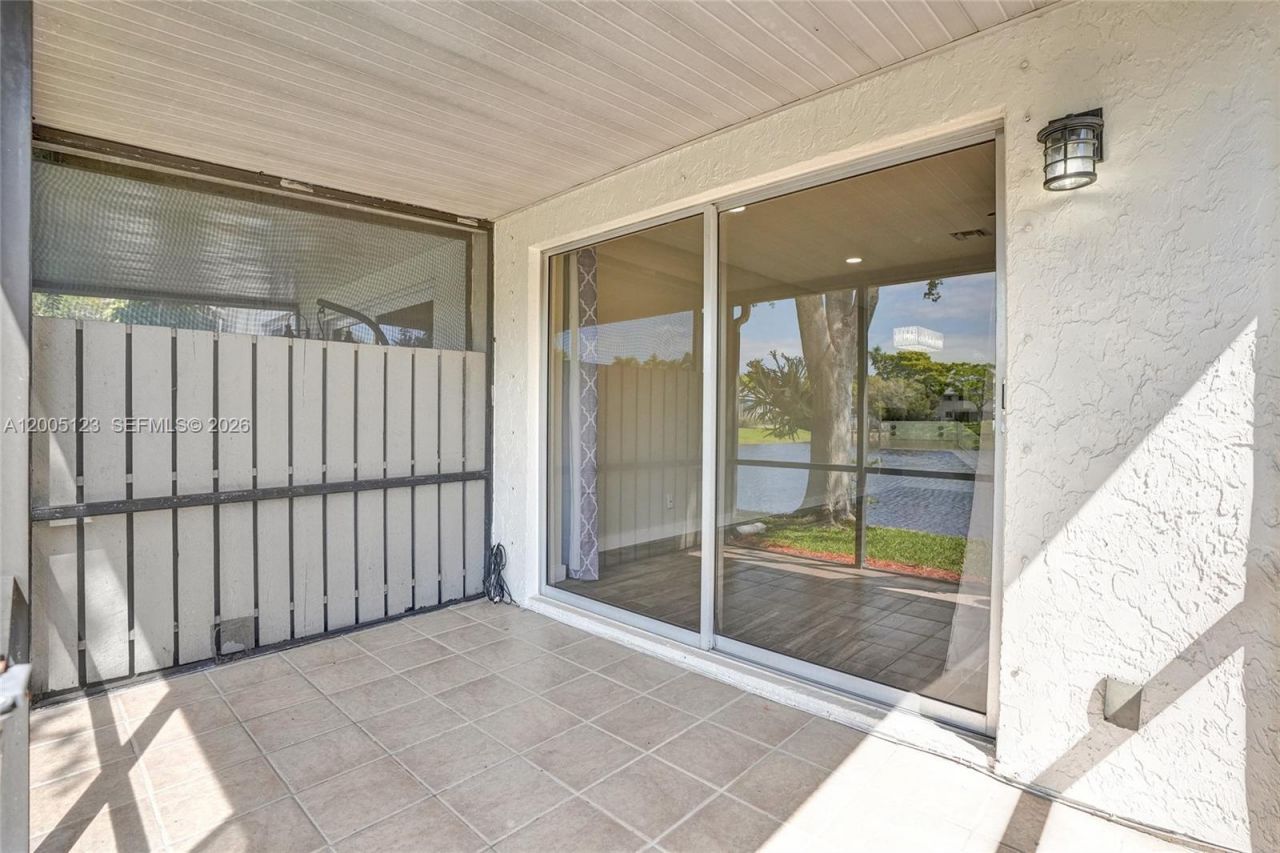 2062 E Discovery Cir E, Deerfield Beach, FL 33442 Photo