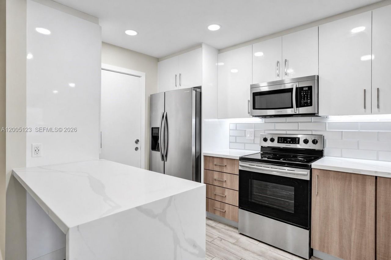 2062 E Discovery Cir E, Deerfield Beach, FL 33442 Photo