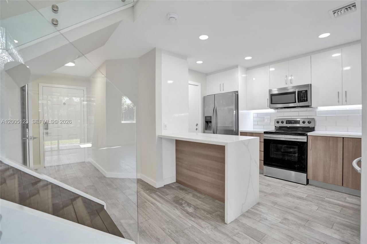 2062 E Discovery Cir E, Deerfield Beach, FL 33442 Photo