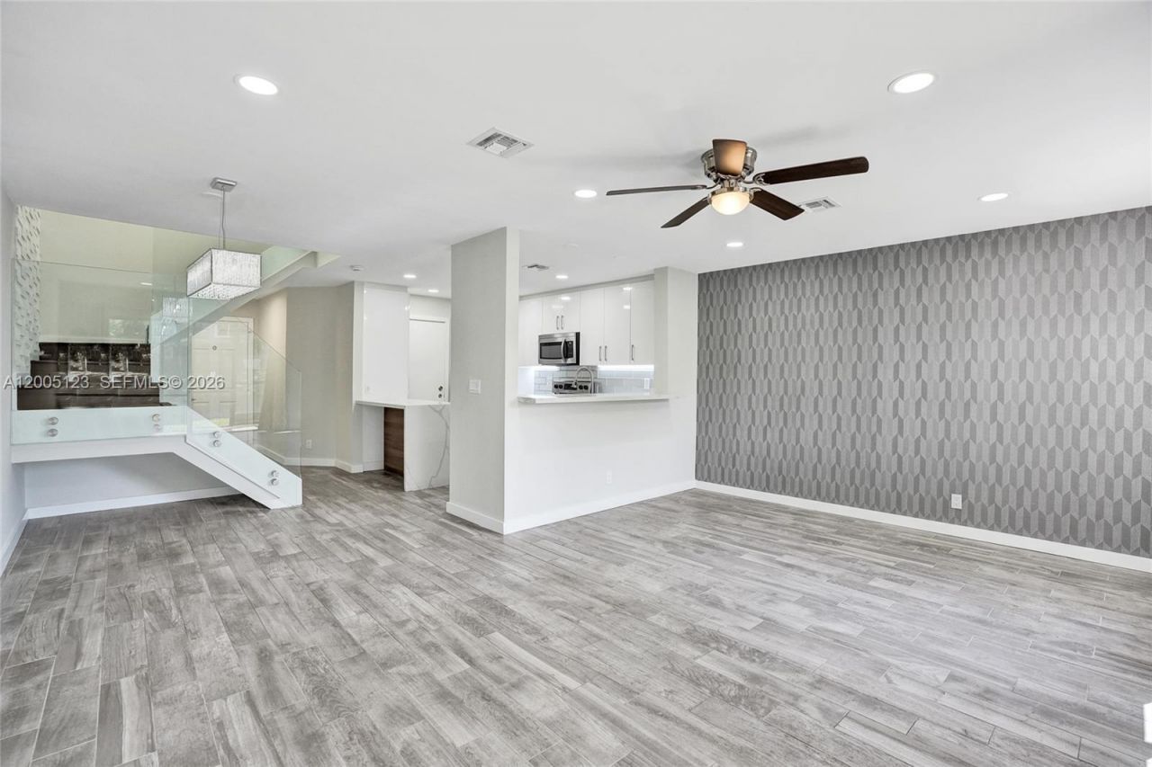 2062 E Discovery Cir E, Deerfield Beach, FL 33442 Photo