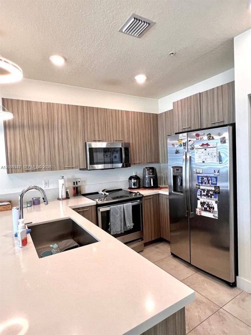 6420 NW 102nd Path, Unit 304, Doral, FL 33178 Photo