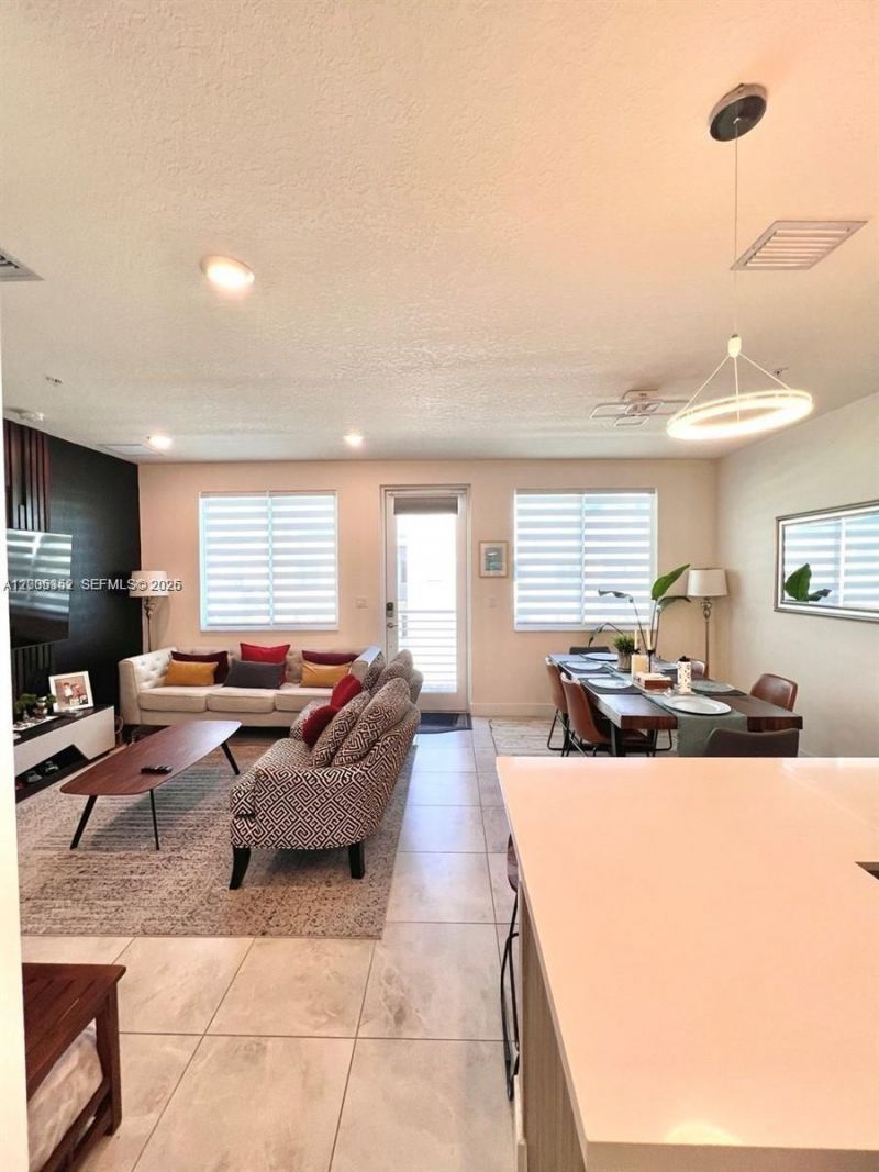 6420 NW 102nd Path, Unit 304, Doral, FL 33178 Photo