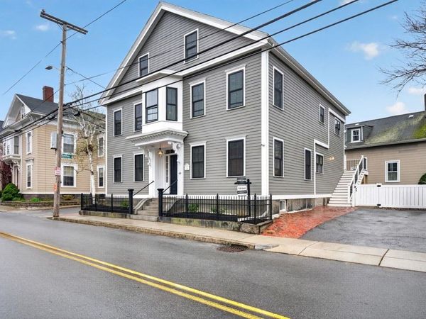 49 Essex St, Unit 1R, Salem, MA 01970