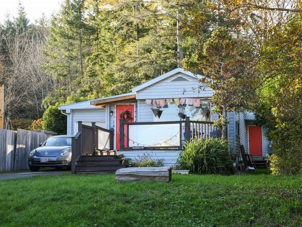 5557 Horne St , Union Bay, BC V0R 3B0