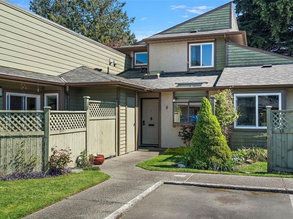 10008 Third St, Unit 5, Sidney, BC V8L 3B3