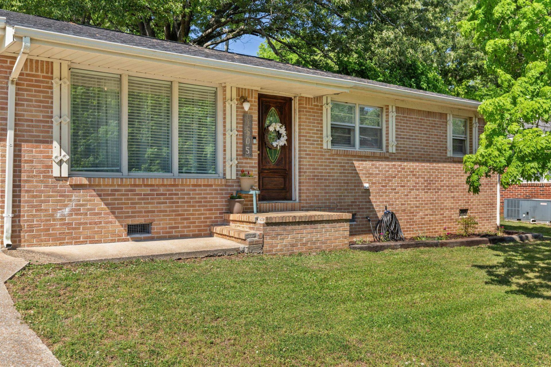 1505 Pinehurst Blvd, Sheffield, AL 35660 Main Photo