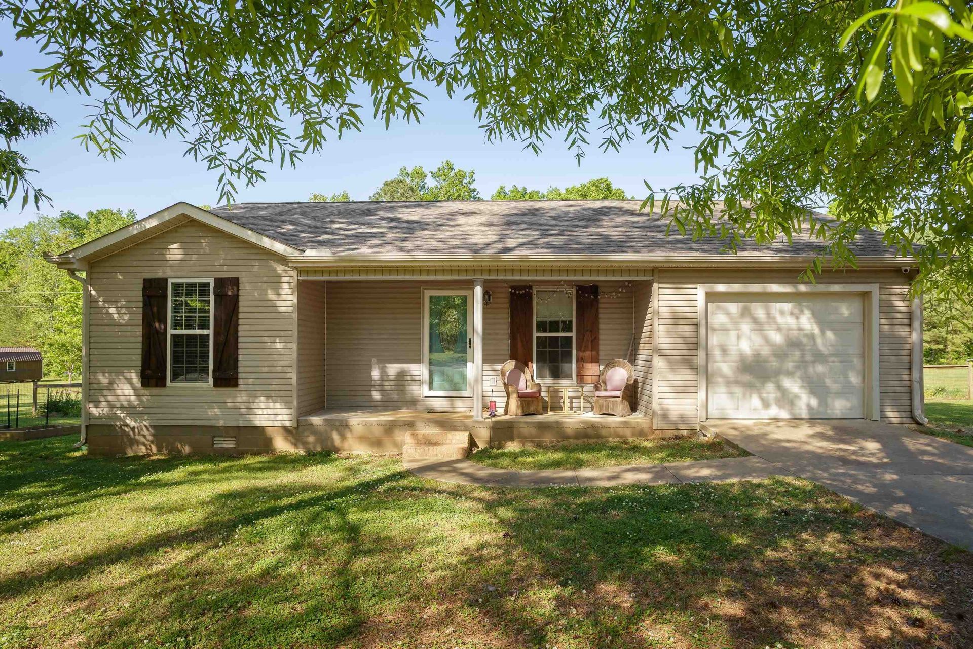 247 Osborn Hill Rd, Tuscumbia, AL 35674 Main Photo